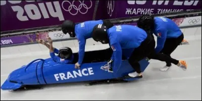 En bobsleigh, qui se place à l'arrière ?