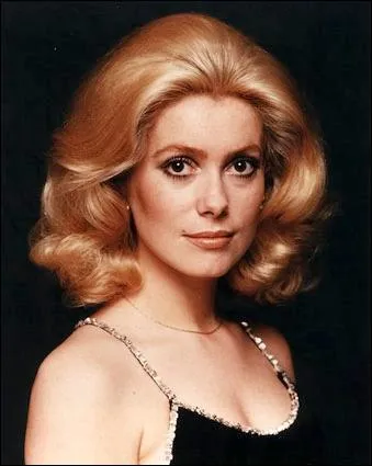 Catherine Deneuve est-elle plus jeune que Marie-Anne Chazel ?