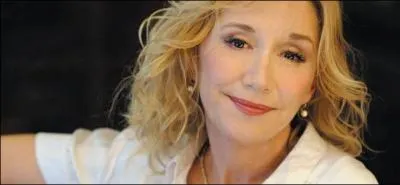 Comment Marie-Anne Chazel se prnomme-t-elle dans  Les Visiteurs  ?