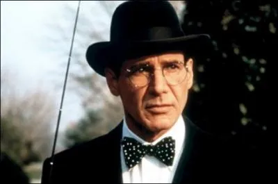 Dans ce film, son personnage se nomme Linus Larrabee