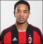 Quel est le numro de maillot de Urby Emmanuelson ?