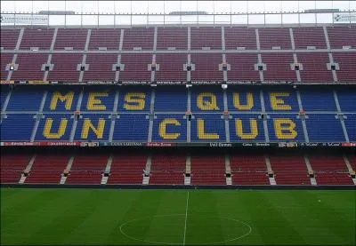 En franais, que veut dire cette phrase : 'Ms que un club' ?