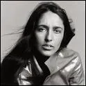 Clbrits. LettreB. Quizz N1. Joan Baez. Chanteuse flk amricaine. Devant quel grand monument parisen a-t-elle fait un concert le 24/12/1980 ?