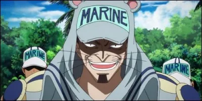 Nezumi est un commandant déchu de la Marine. Quel pirate lui verse des pots-de-vins afin que celui-ci le laisse tranquille ?