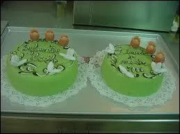 Deux gteaux car nous sommes nombreux, gnoises au grand-Marnier, fourres aux fruits confits et recouvertes de pte d'amande, ce sont des :