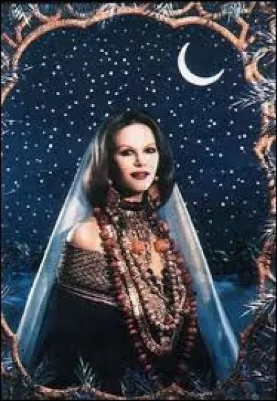 Cette Athènienne épousa Théodose II et fut rebaptisée Eudocie , quel était son premier prénom ?