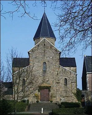 Quel est le style architectural de l'glise de Saint-Sverin dans le Condroz belge (12e sicle) ?