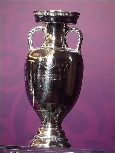 L'quipe de France de football a dcroch le 11 octobre son billet pour l'Euro qui se droulera en juin. O aura lieu la comptition ?