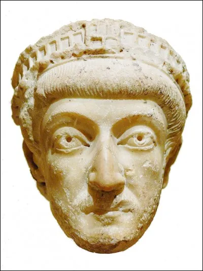 Quel était le titre de Justin 1er avant son élévation à l'Empire ?