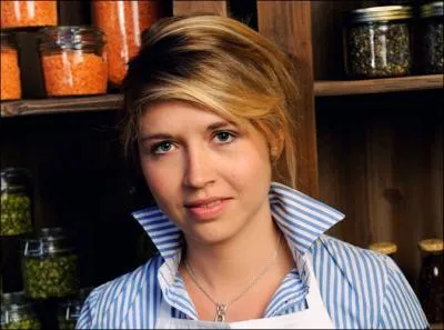 Cette candidate est :