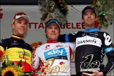 Nous trouvons  nouveau le coureur ci-dessus en blanc au centre de l'image. Il vient de remporter le Tour Eneco devant Philippe Gilbert et David Millar. O se droule cette course ?