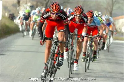 Nous voici sur Tirreno-Adriatico avec l'quipe BMC de Cadel Evans. Qui est ce coquipier qui roule pour lui et arbore les liserets arc-en-ciel puisqu'il fut le champion du monde 2009 ?