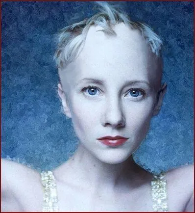 Qui est cette actrice partenaire d'Harrison Ford dans le film ' 6 jours, 7 nuits ' ?