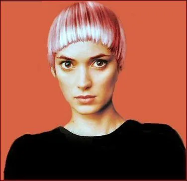 Qui est cette actrice partenaire de Johnny Depp dans le film ' Edward aux mains d'argent ' ?