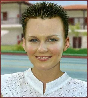 Qui est cette actrice partenaire de Tobey Maguire dans le film ' Spider-Man ' ?