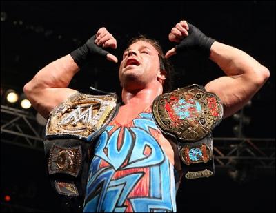 En 2006, aprs plus de 5 ans d'inactivit, la WWE rinstaure l'ECW World Heavyweight Championship. Par qui Rob Van Dam se le fait-il remettre ?