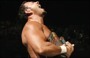 Le 22 janvier 2008, Chavo Guerrero bat CM Punk avec l'aide de :