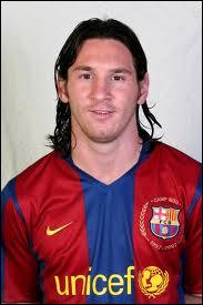 Lors de son premier match en international, Lionel Messi a battu un record, lequel ?