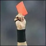 Combien de personnes (de la mme quipe), au maximum peuvent recevoir un carton rouge, sans que le match ne soit annul ?