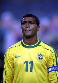 Parmi ces trois footballeurs brésilliens, lequel n'a jamais gagné le ballon d'or ?