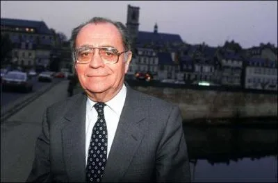 Il a prfr quitter ce monde 2 mois aprs la fin de son gouvernement il s'agit de ...