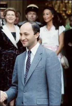 Il a t le plus jeune  ce poste il s'agit de ...