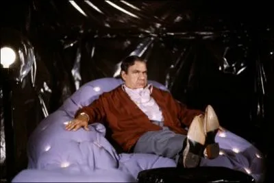 Dans Le Tlphone sonne toujours deux fois, il est... .