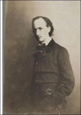 Qui est derrire l'objectif ?