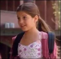 Comment s'appelle la petite cousine de Tomas dont la jeune star Maestro Zambrano est tomb amoureux lors de la saison 1 ?