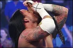 Le 07 juin, CM Punk utilise une nouvelle fois sa mallette et remporte le titre face  :