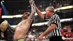 Le 26 juillet, Jeff Hardy bat CM Punk. Qui est le GM de l'poque ?