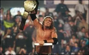 Le 01 juin, Edge gagne le World Heavyweight Championship dans un TLC Match. Qui est son adversaire ?