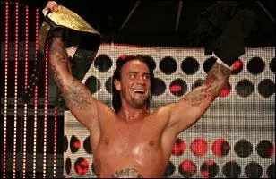 Le 30 juin, CM Punk utilise sa mallette et remporte le World Heavyweight Championship.