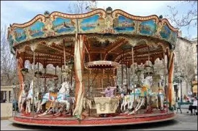 En 1969, (Circulez les jeunots, y'a rien à voir ! ) Qui chantait ''Ma VIE c'est un manège'' ?