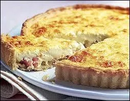 La quiche lorraine est faite avec des oeufs, de la crme, des lardons, mais que manque-t-il encore ?