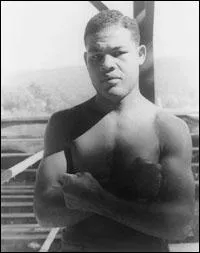 Le  Bombardier brun  fut champion du monde des lourds entre 1937 et 1949