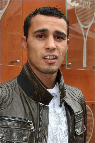 Il a t champion olympique  Sydney en 2000 et champion du monde WBA en dcembre 2007