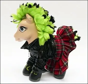 Voici un petit poney habill  la mode...