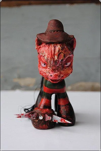 Celui-l fait peur aussi, il s'agit du petit poney...