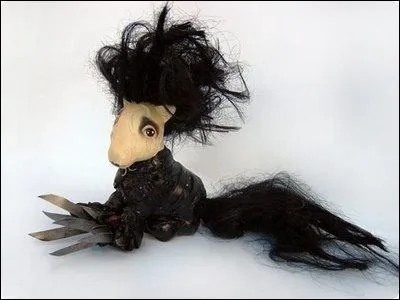 Tout droit sorti de l'univers de Tim Burton, voici le petit poney transform en...