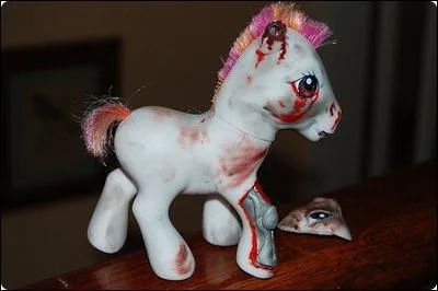 Et pour terminer, ce petit poney nous vient du futur, en version robot 'nettoyeur', il est  la recherche du petit poney Connor.