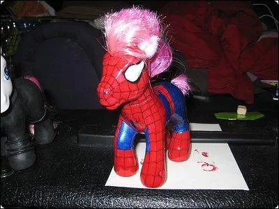 En quel Super Hros a t transform ce petit poney ?