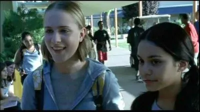 Qui joue le rle de sa meilleure amie au dbut du film ?