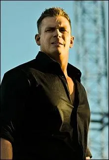 Dans quel show est Alex Riley ?