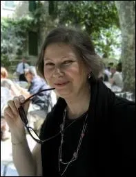 Cette romancire ardennaise est l'auteur de ' La forge aux loups ' :