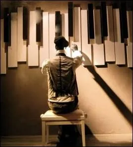 Tu JOUES trs bien du piano.