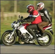 Michel et moi vous SUIVRONS en moto.