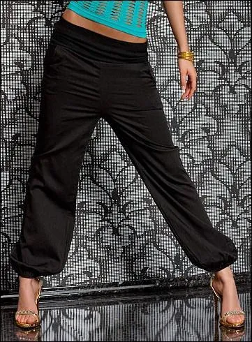 Ce pantalon noir me plat beaucoup.