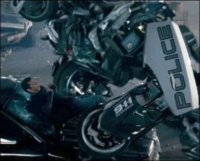 Quel Decepticon se tranforme en voiture de police ?