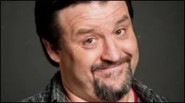 Dans quelle branche exerce-t-il la profession d'employ ?